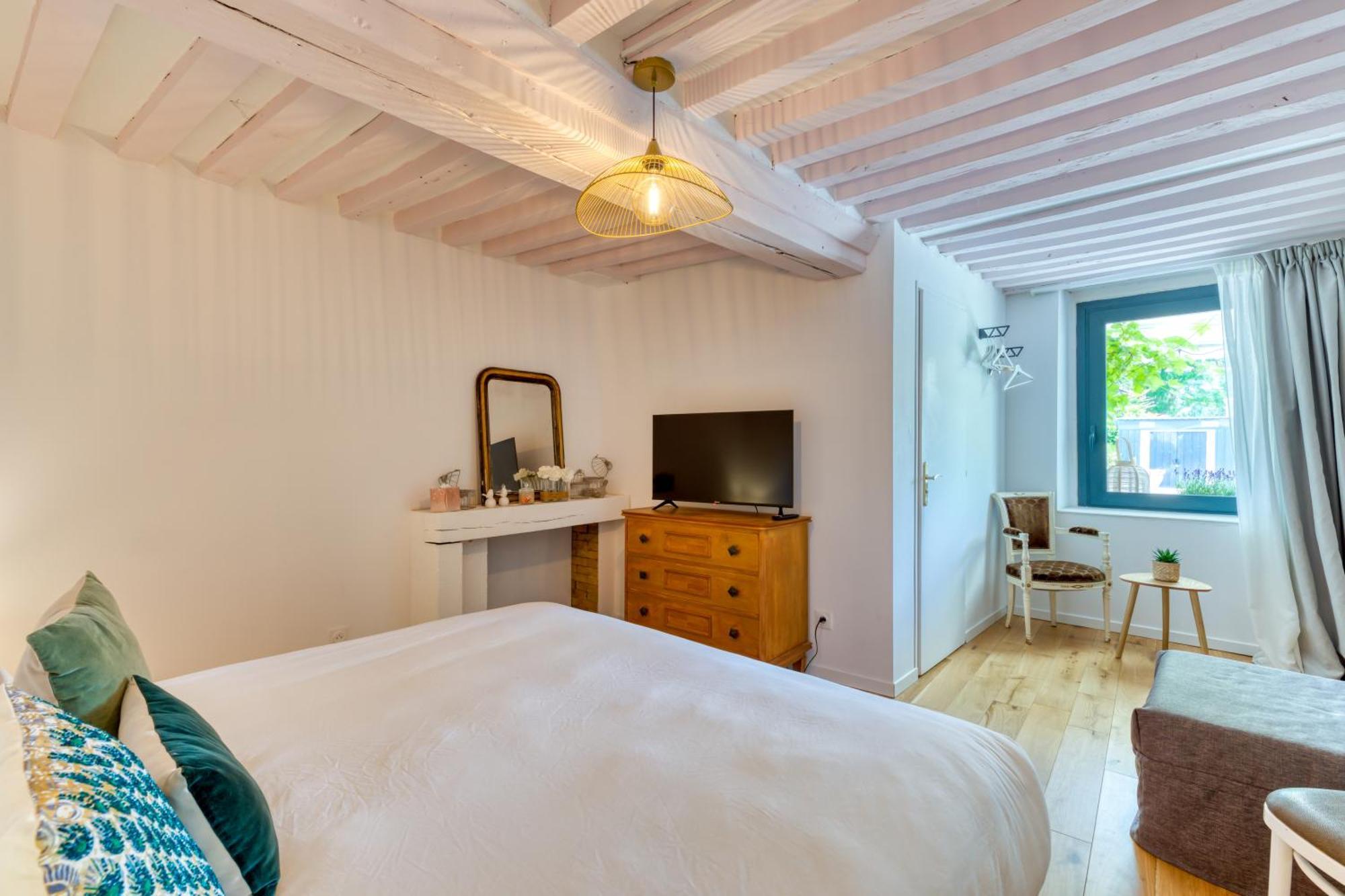 Deluxe King Room